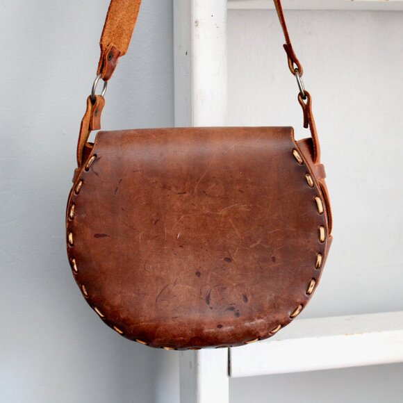 Vintage 70's Tooled Brown Full Grain Leather Saddle Crescent Shoulder Bag Purse - Picture 4 of 7